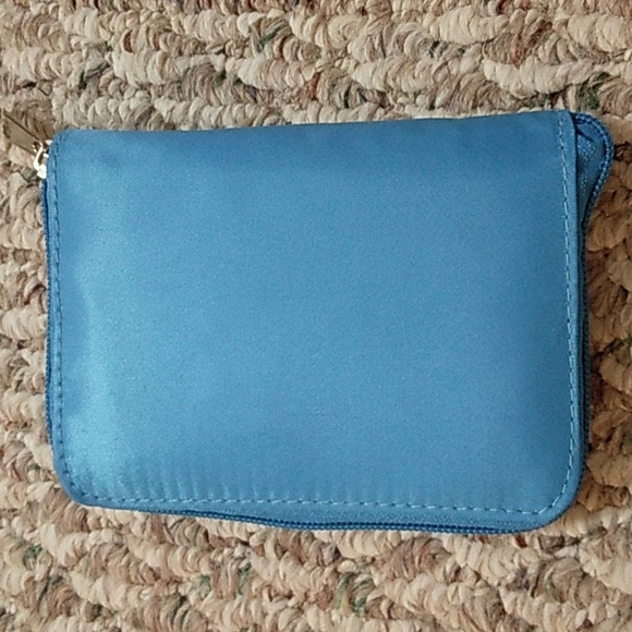 ❤️🩹NWOT Easy fold easy store drawstring laundry bag - Picture 2 of 4